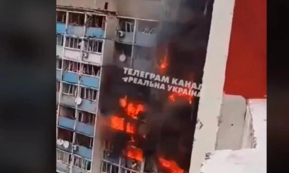 Συναγερμός για ρωσικές επιθέσεις στην ΝΑ Ουκρανία - Πύραυλος χτύπησε 18ωροφο κτίριο στο Κίεβο